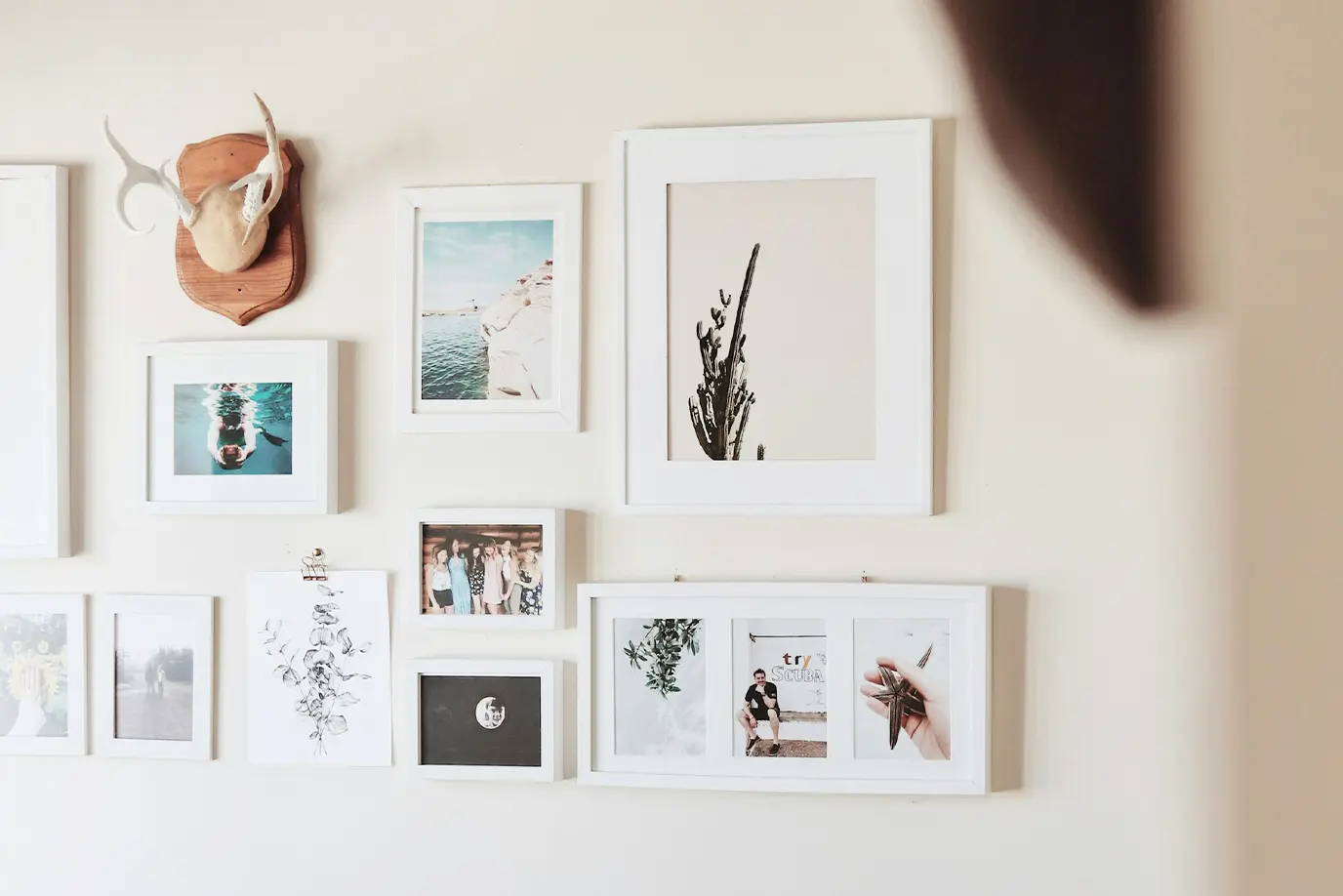 リビングに最適なアートパネルの選び方