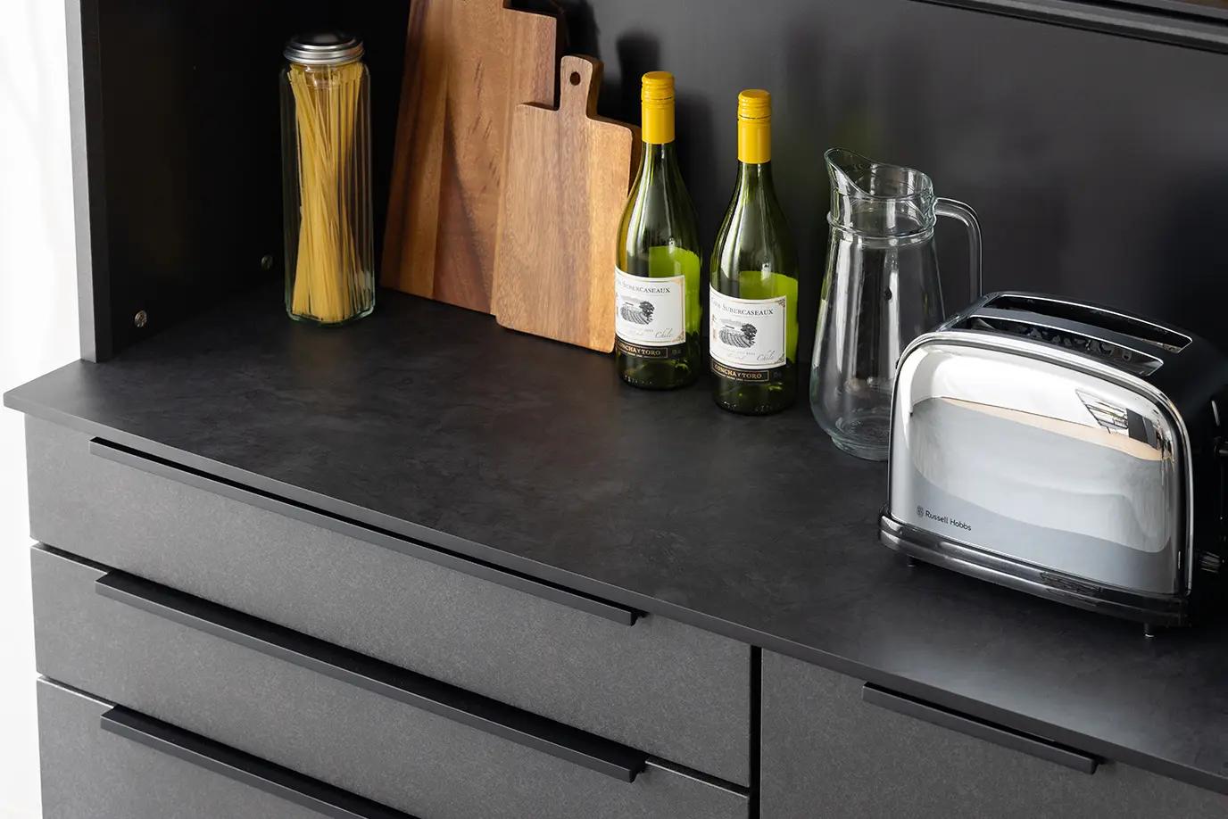 おしゃれな黒い食器棚おすすめ10選！メリット・デメリットも解説