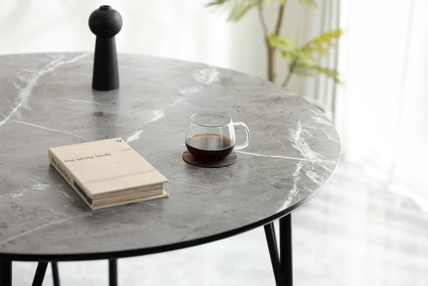 後悔しないセラミックのダイニングテーブルの選び方｜メリット・デメリット