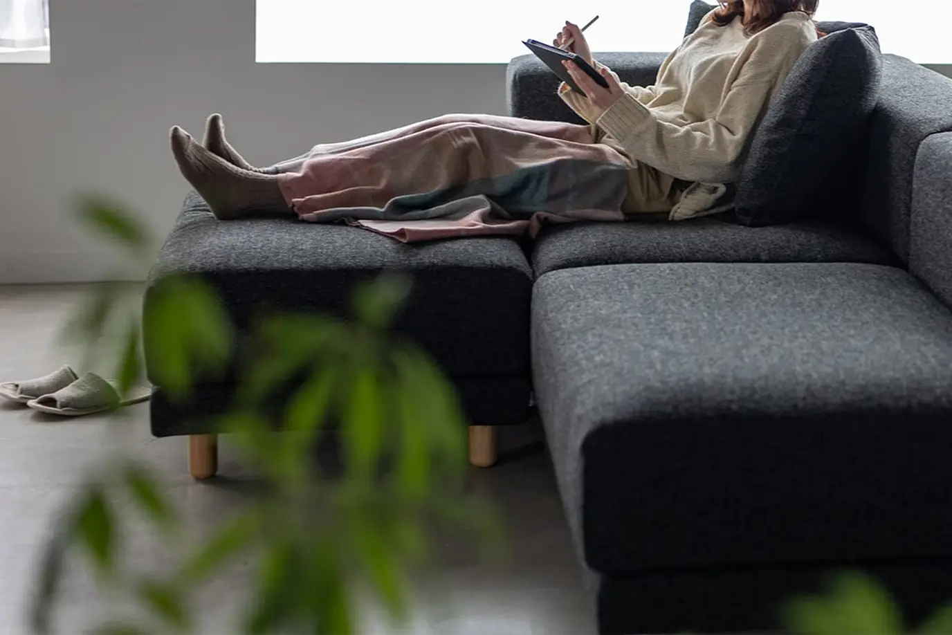 足を伸ばせるソファの選び方とおすすめ商品