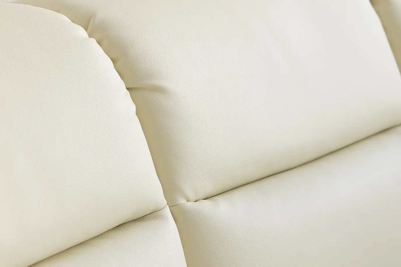 足を伸ばせるソファの選び方とおすすめ商品