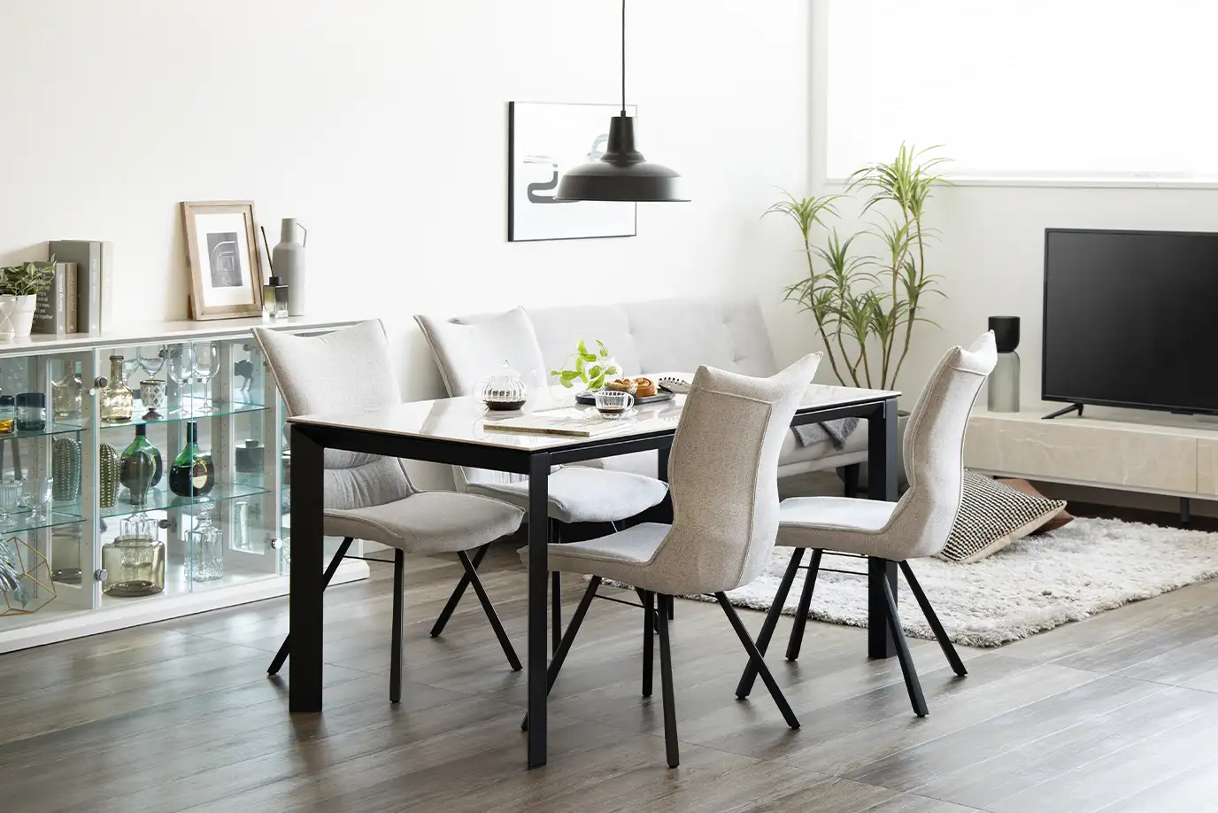 リビングを格上げするホワイトインテリア