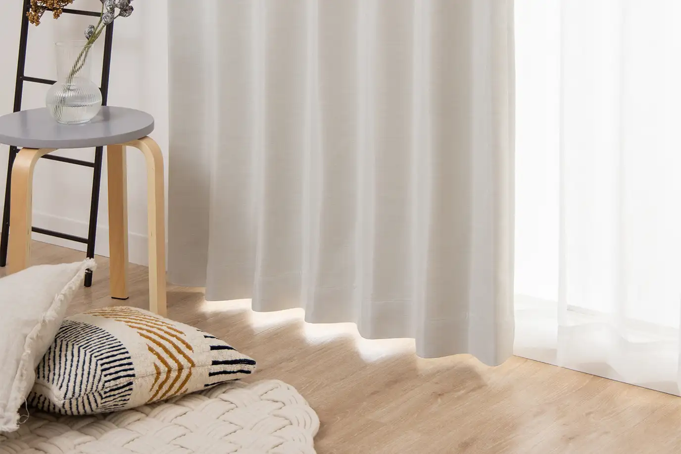 リビングを格上げするホワイトインテリア