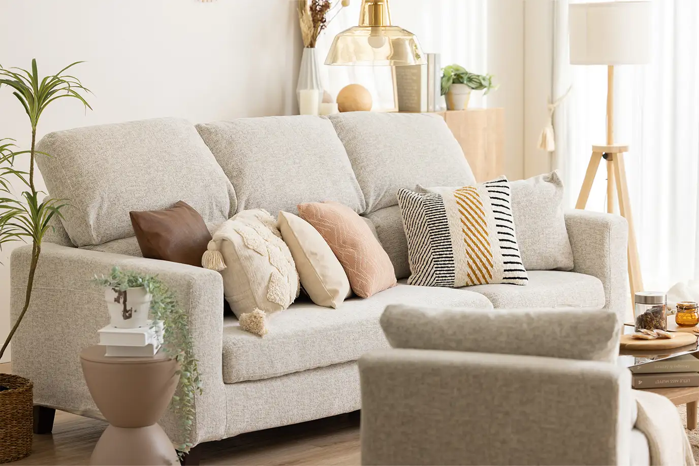 リビングを格上げするホワイトインテリア