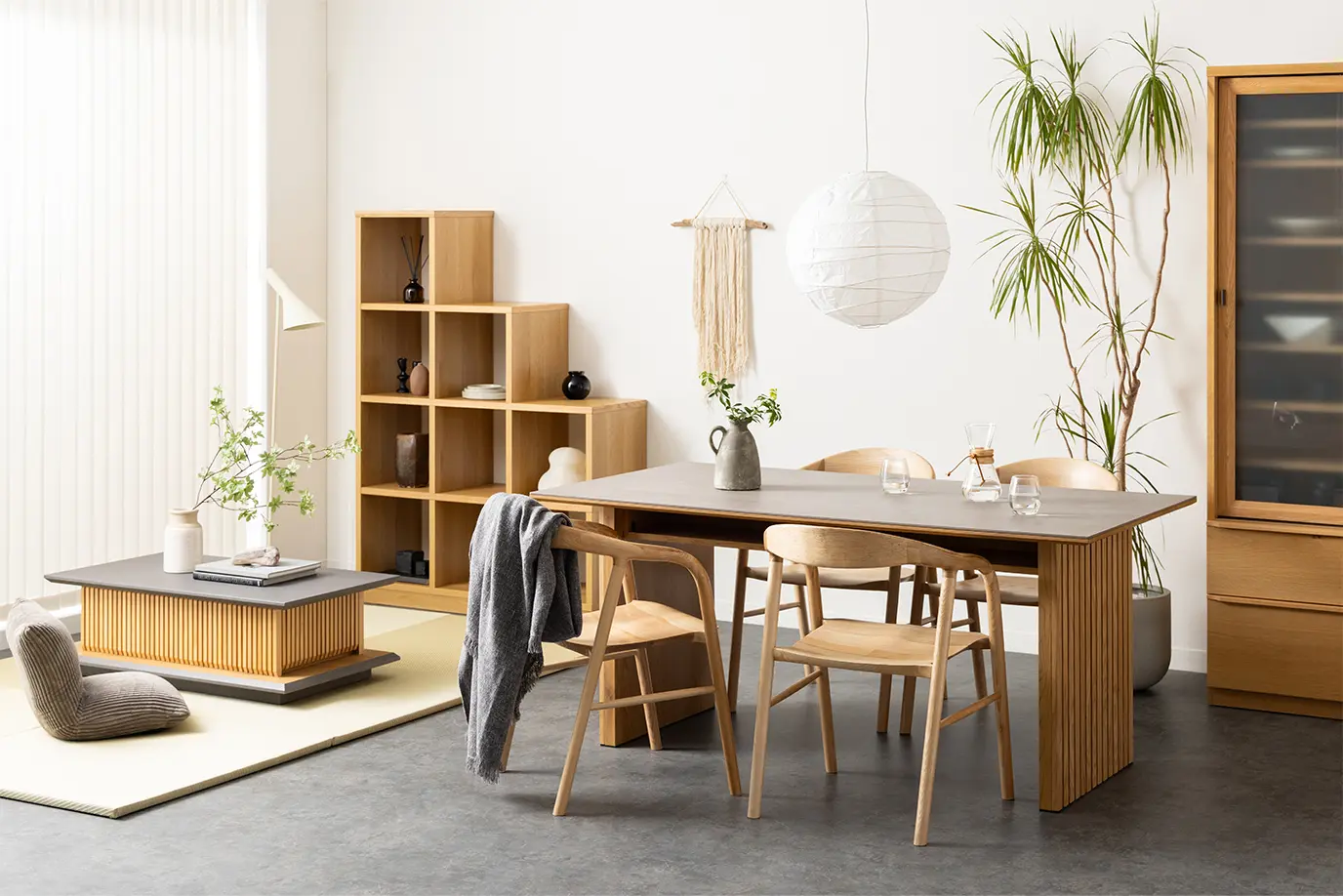 格子デザインがポイントの和モダンリビングダイニング